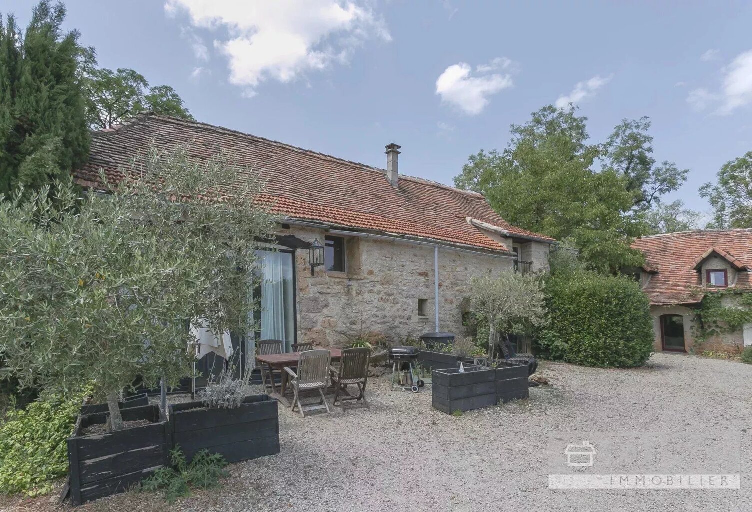 Propriété avec deux gites, camping, logement insolites. — photo 1
