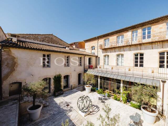 Bastide de ville du XVIIe siècle au cœur du Luberon, ancien couv — photo du bien