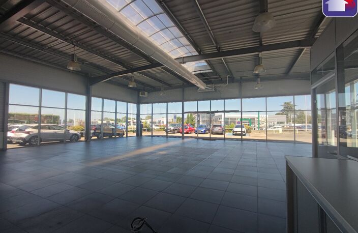 Pamiers - Village Automobile - Local commercial 400m² environ — photo 3