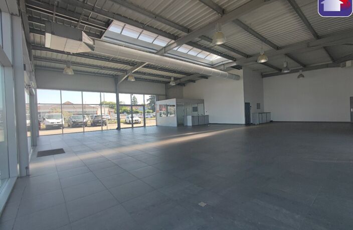 Pamiers - Village Automobile - Local commercial 400m² environ — photo 4