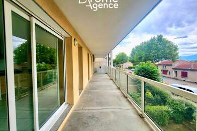 Appartement 3 pièces 830 €