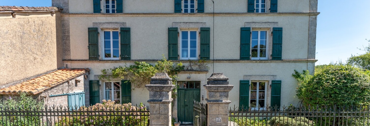 Maison 8 Pièces 209 m² à vendre à Ventouse (16460)