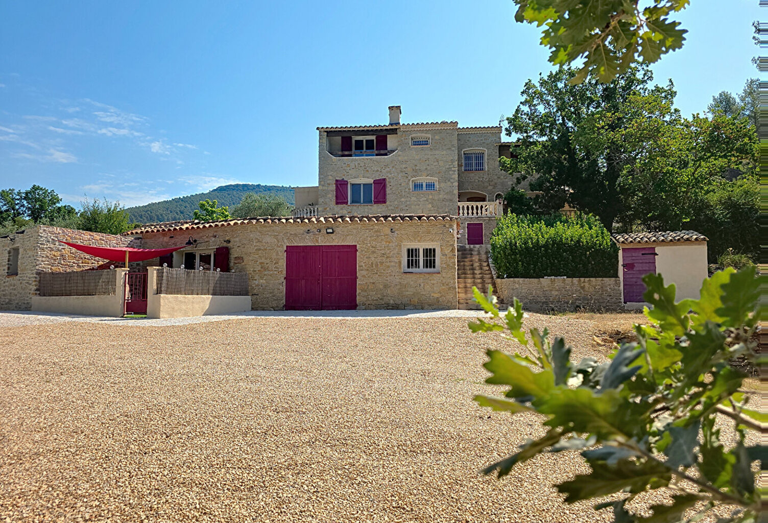 Maison  Le Beausset 8 pièce(s) 305 m² + annexes et garage — photo 1