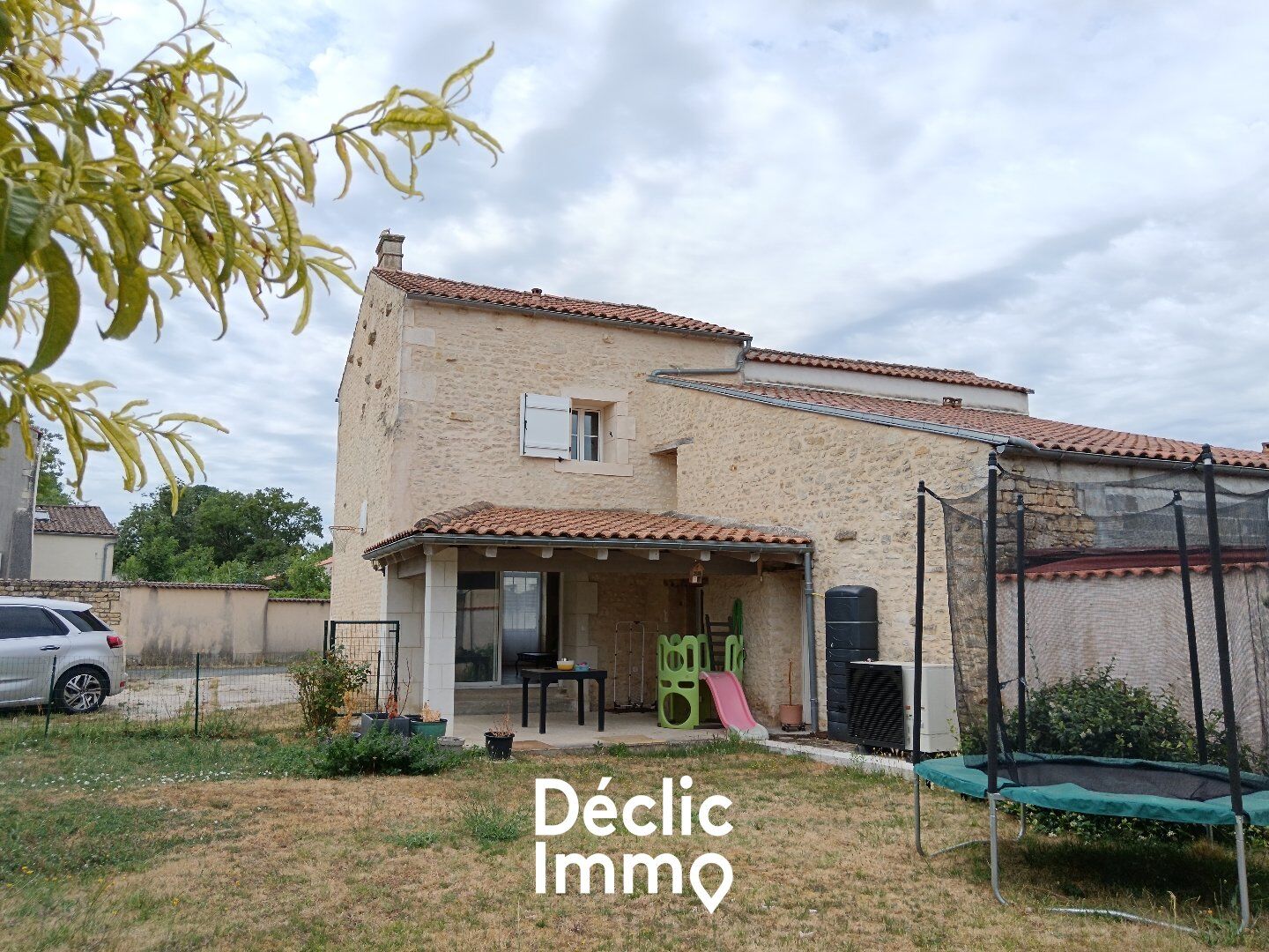 Villa / Maison  T5 à vendre Nantillé 17770