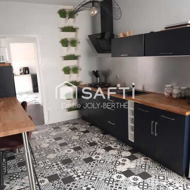 Maison 7 pièces 84900 €