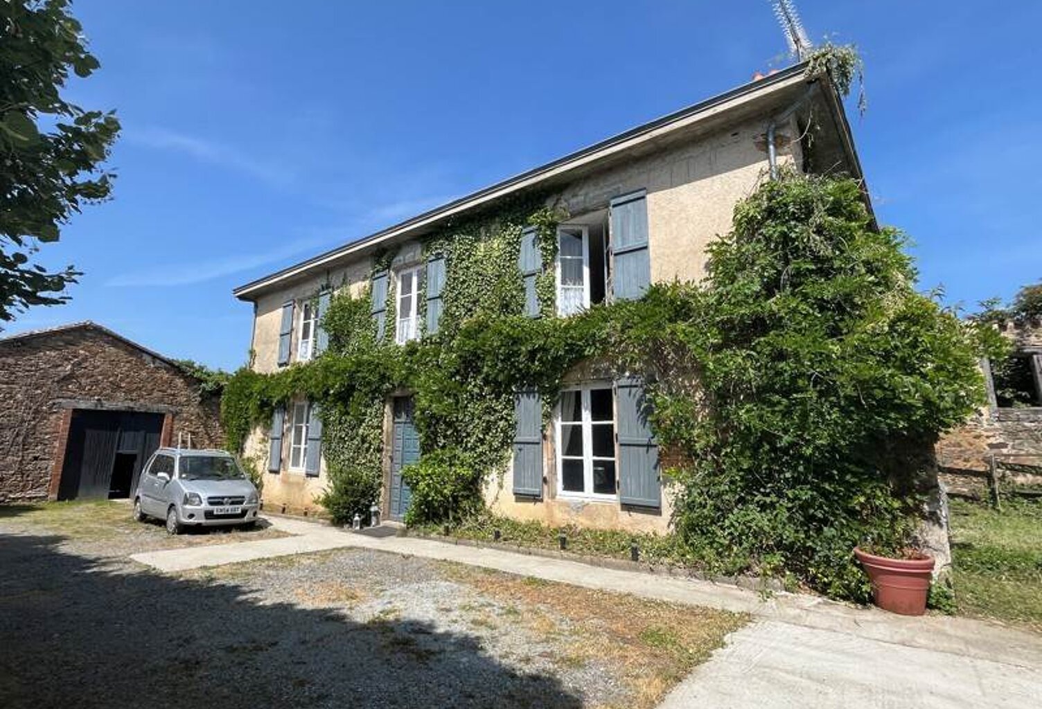 Maison en pierre de 7 pièces principales — photo 1
