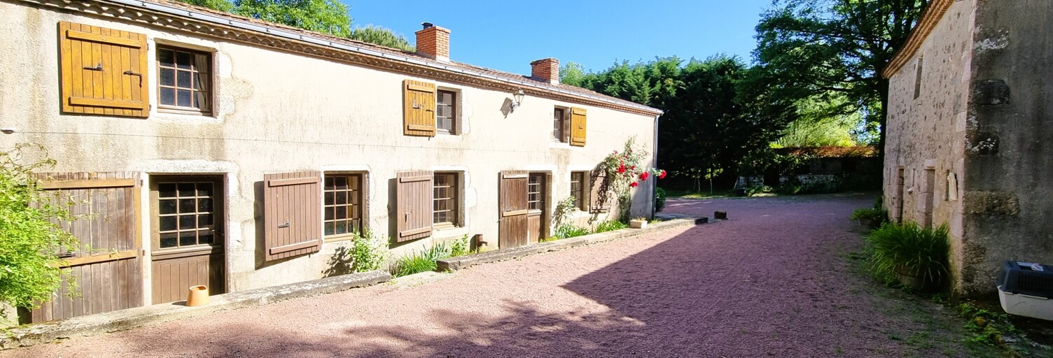 Maison 8 Pièces 211 m² à vendre à Sèvremont (85700)