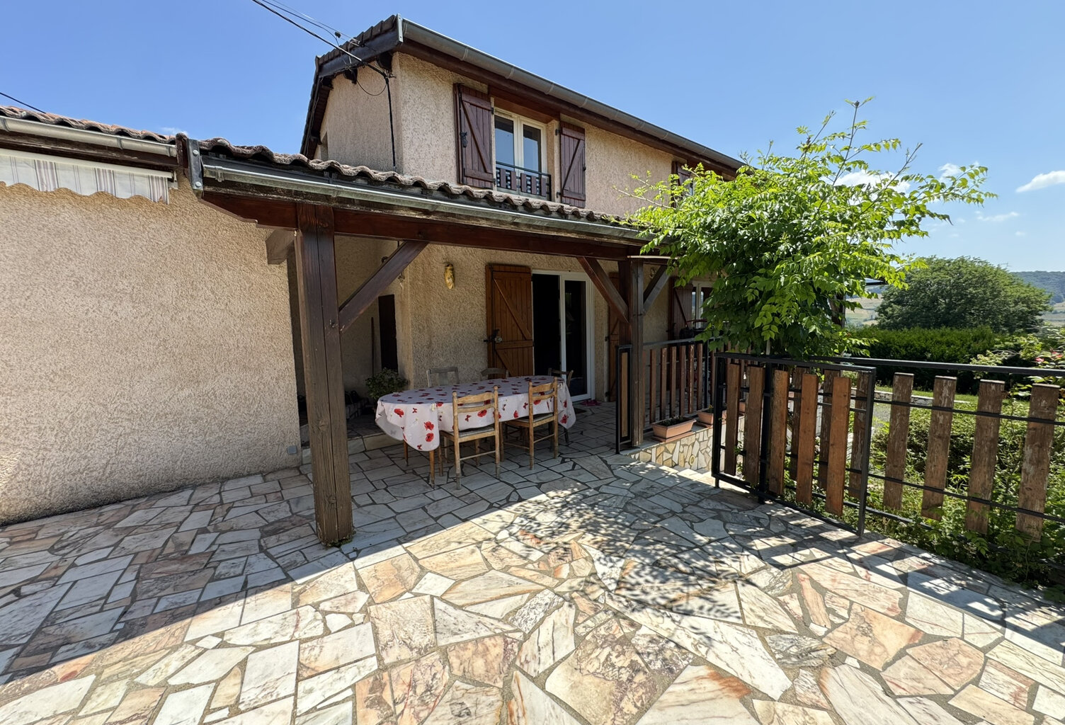 Maison familiale avec grand terrain arboré, garage double et — photo 1