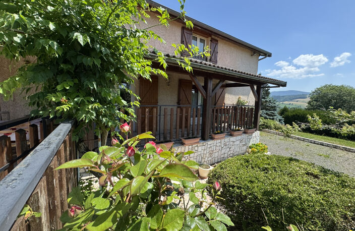 Maison familiale avec grand terrain arboré, garage double et — photo 3
