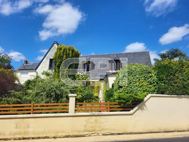 Brézé. Belle et grande maison familiale en tuffeau de 165m2 qu — photo du bien