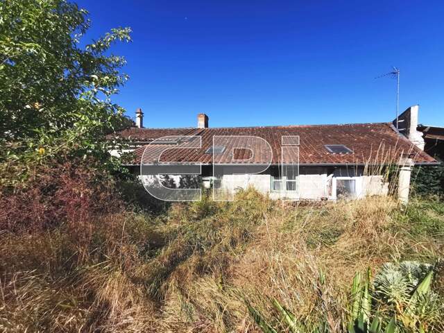 Réf 8076. Loudun, maison de 72 m² avec jardin, en parpaing et — photo du bien
