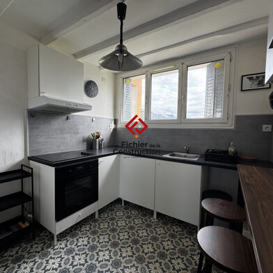 Appartement 4 pièces 890 €