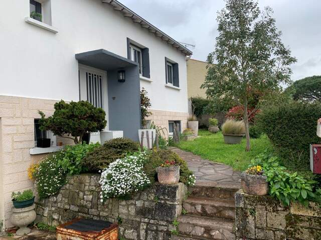 Centre ville de Lagord, Jardin, Garage — photo du bien