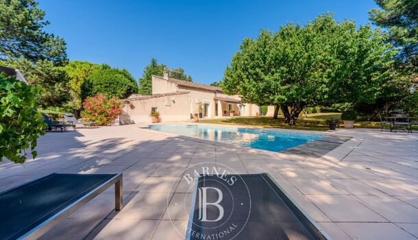 Villa / Maison 8 pièces  à vendre Venelles 13770