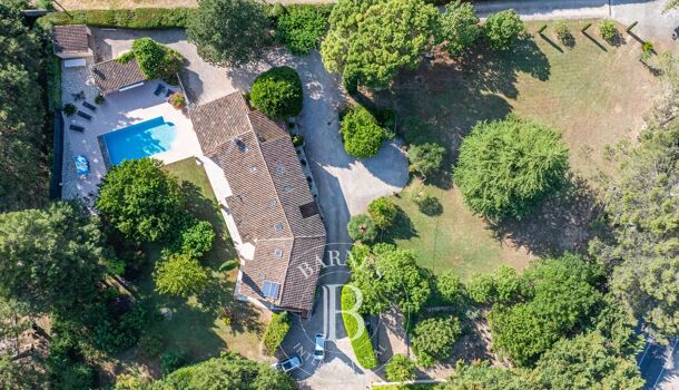 Villa / Maison 8 pièces  à vendre Venelles 13770