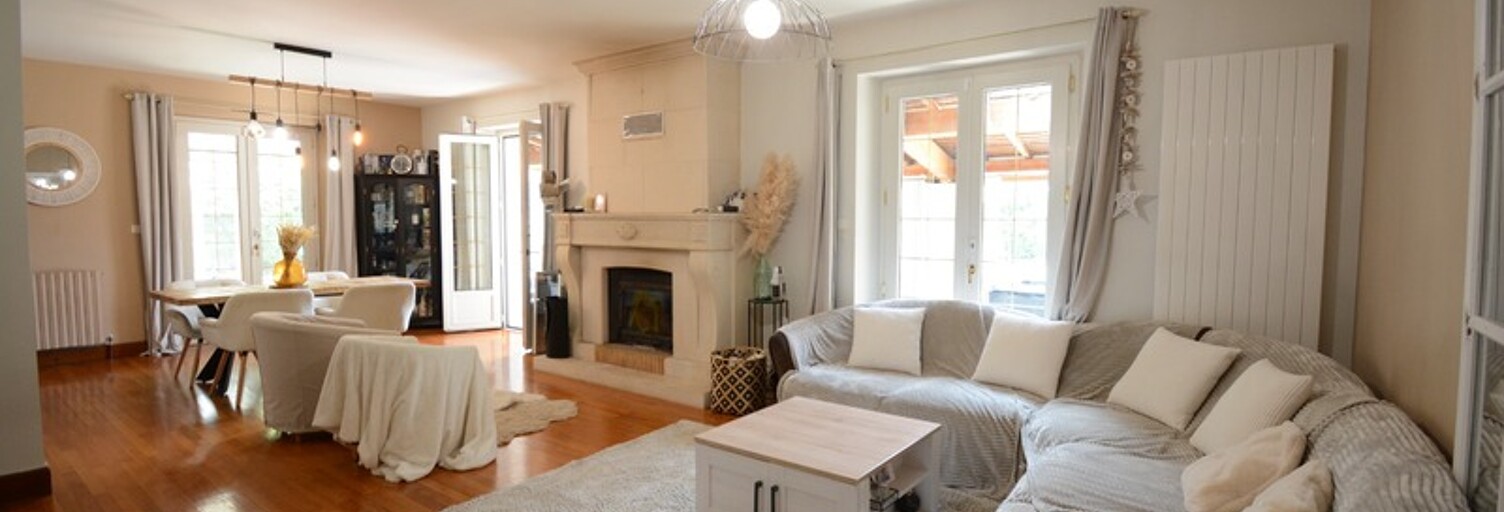 Maison 7 Pièces 221 m² à vendre à La Rochefoucauld-en-Angoumois (16110)