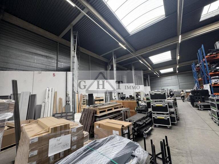 A LOUER UN ENTREPOT A WISSOUS — photo 1