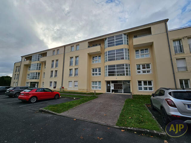 Appartement Saintes 3 pièce(s) 86.90 m2 — photo du bien