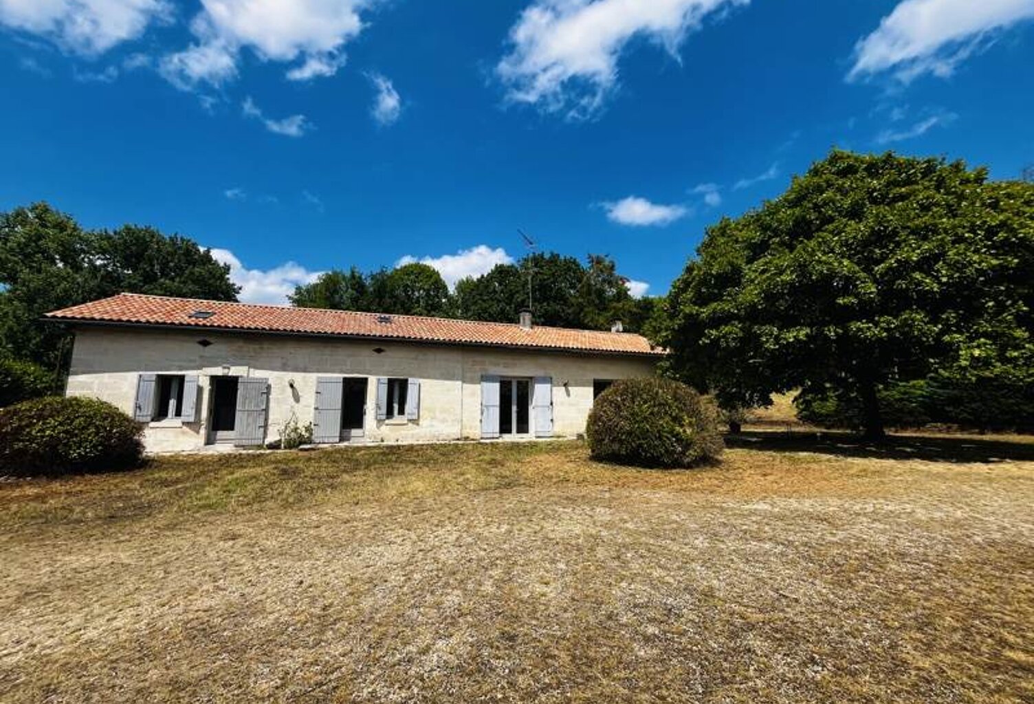 Maison en pierre de 7 pièces principales — photo 1