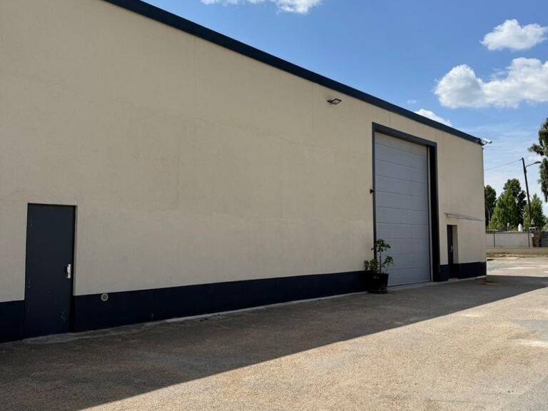 Location Local d'activités 480 m&sup2; — photo 1