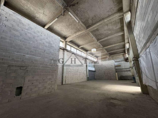 Local d'activités 220m2 A louer Nanterre — photo du bien