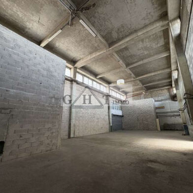 Local industriel  3790 €