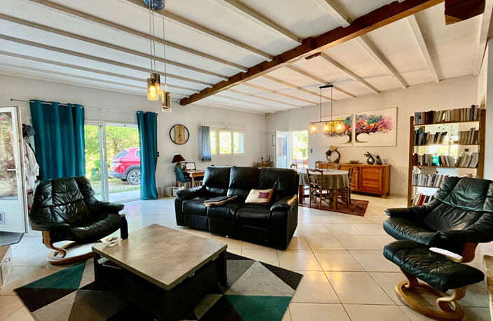 Dans le secteur de Pujols, au coeur du Lot-et-Garonne, proche de toutes les commodités, cette ravissante maison d'environ 107,15 m² vous séduira par son emplacement privilégié et sa vue imprenable. Elle se compose d'un vaste salon/séjour lumineux d'enviro — photo 5