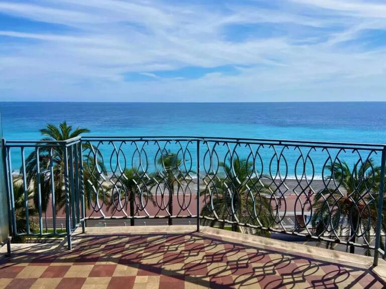 Nice - Promenade des Anglais - 2/3 pièces traversant — photo 1