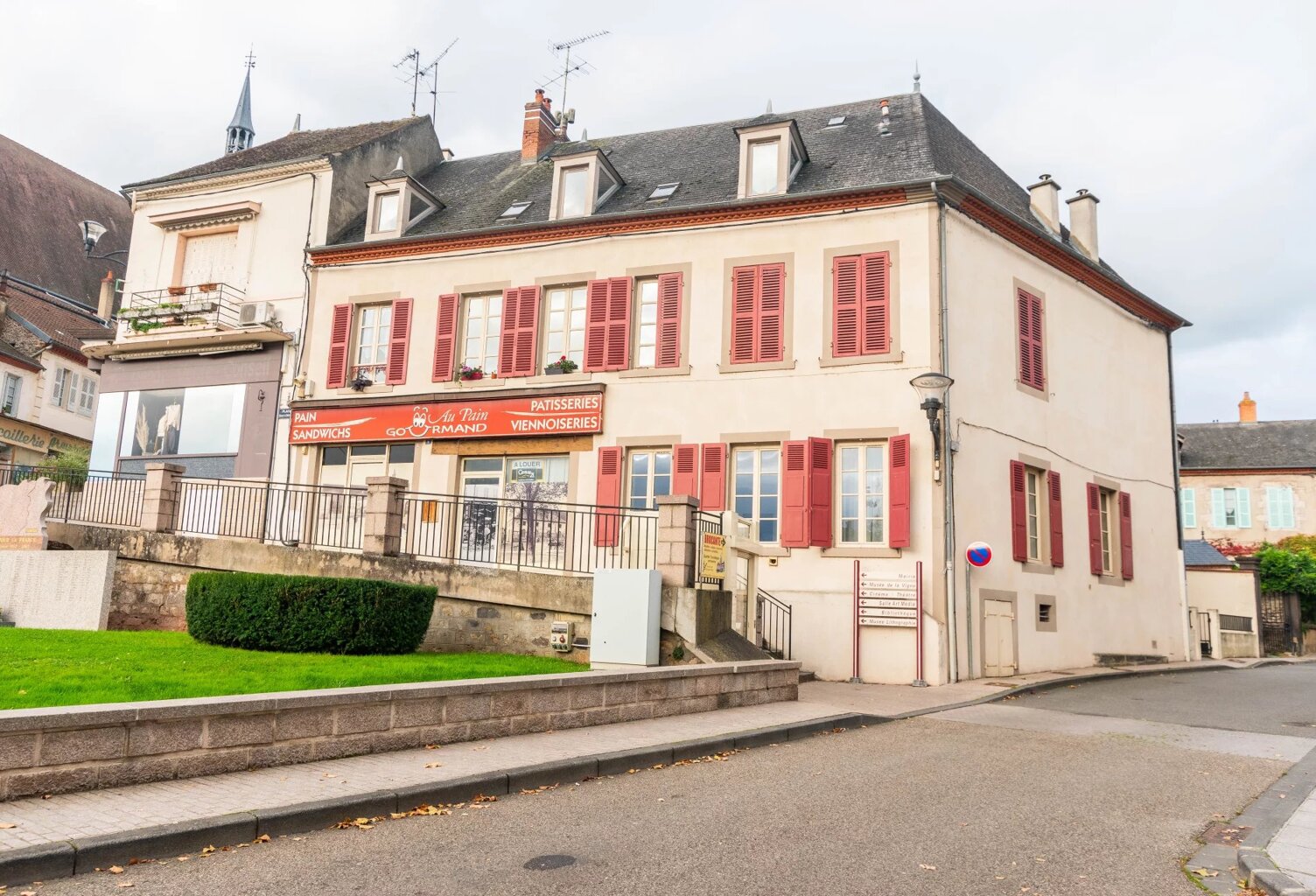 Immeuble de rapport centre ville Saint Pourçain sur Sioule — photo 1