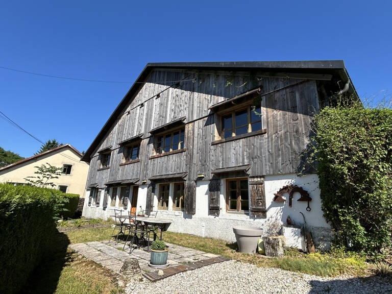 MAISON ANCIENNE BAIGNEE DE CALME ET DE VERDURE — photo 1