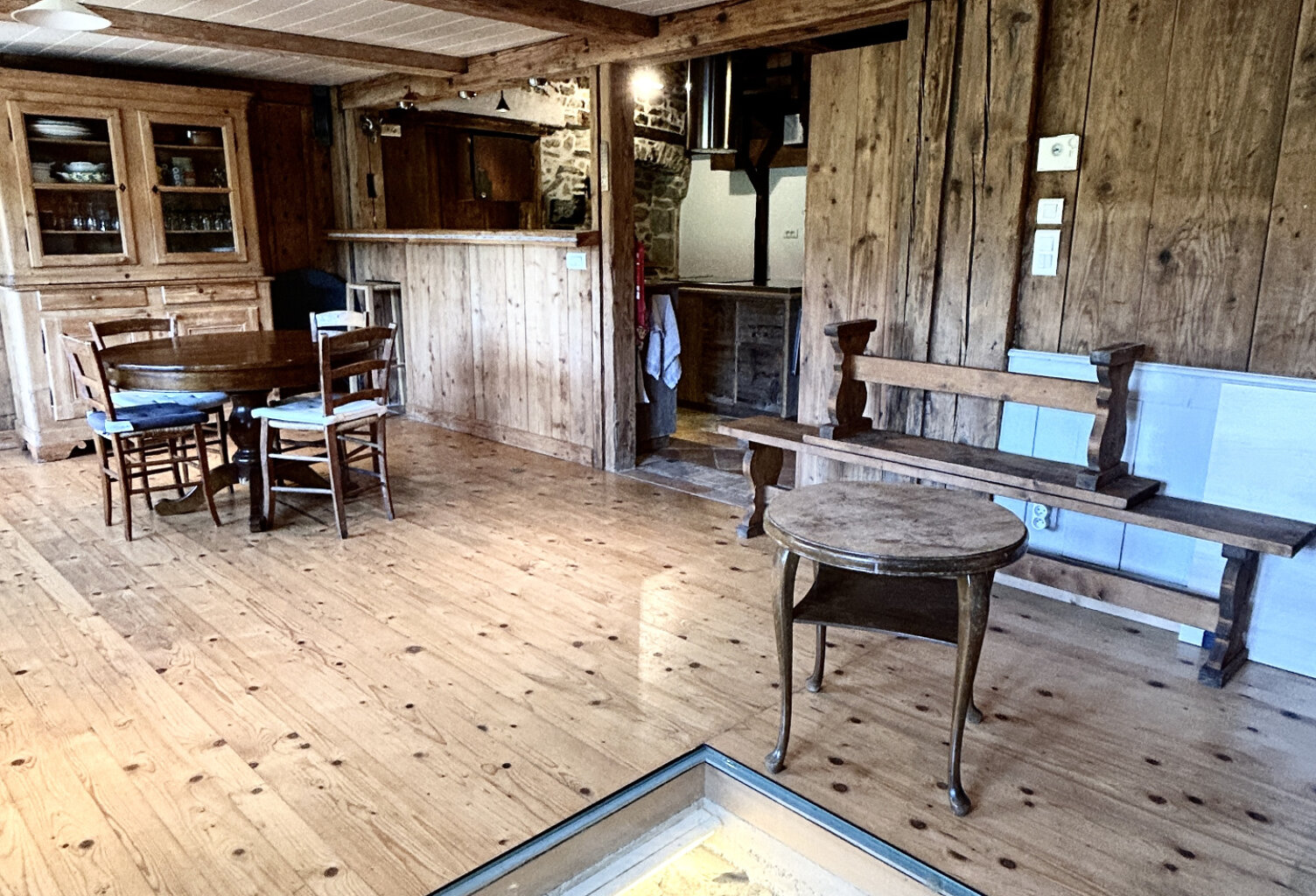 MAISON ANCIENNE BAIGNEE DE CALME ET DE VERDURE — photo 1