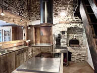 MAISON ANCIENNE BAIGNEE DE CALME ET DE VERDURE — photo 2