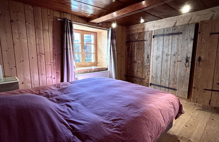 MAISON ANCIENNE BAIGNEE DE CALME ET DE VERDURE — photo 3