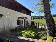 MAISON ANCIENNE BAIGNEE DE CALME ET DE VERDURE — photo 4