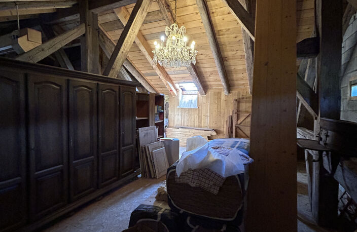 MAISON ANCIENNE BAIGNEE DE CALME ET DE VERDURE — photo 5
