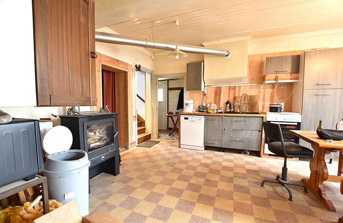 Charmante maison de bourg avec cinq chambres et dépendances sur parcelle de 790 m² : — photo 2