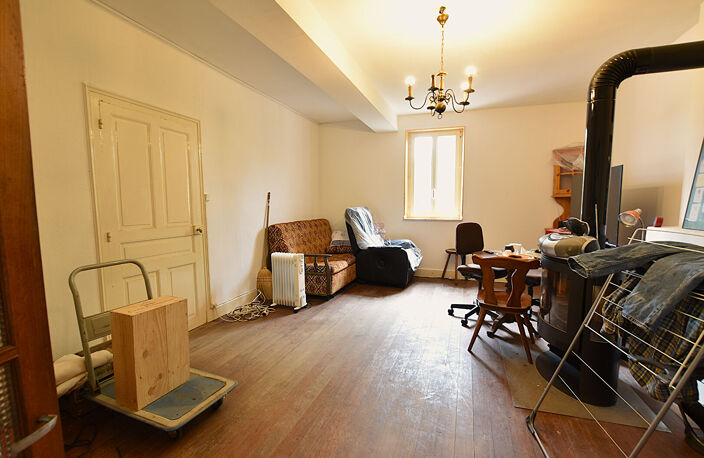 Charmante maison de bourg avec cinq chambres et dépendances sur parcelle de 790 m² : — photo 4
