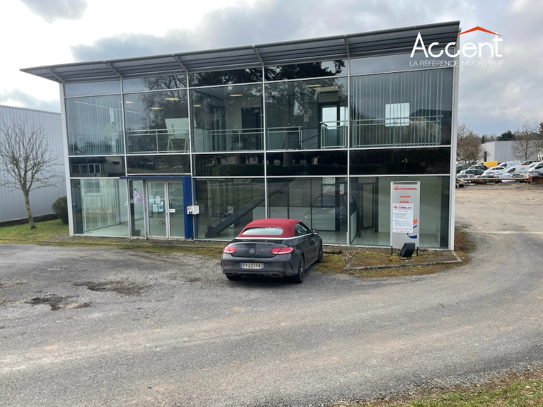 À LOUER   Local professionnel avec bureaux, entrepôt et grand parking   Olemps — photo 1