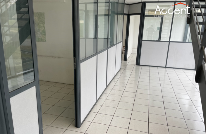 À LOUER   Local professionnel avec bureaux, entrepôt et grand parking   Olemps — photo 3