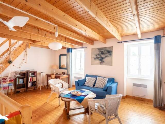 Maison en pierre de 3 pièces principales — photo du bien