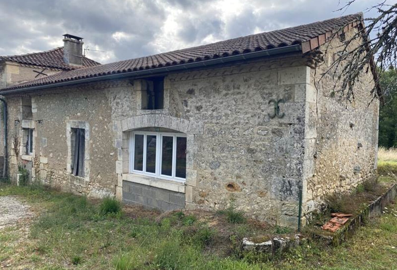 Maison en pierre de 2 pièces principales — photo 1