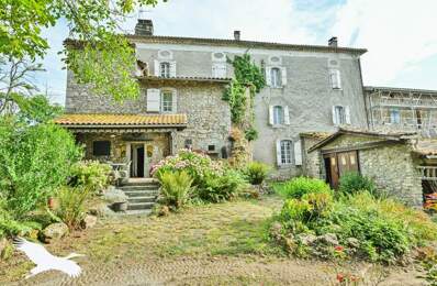 Maison en pierre de 10 pièces principales — photo du bien