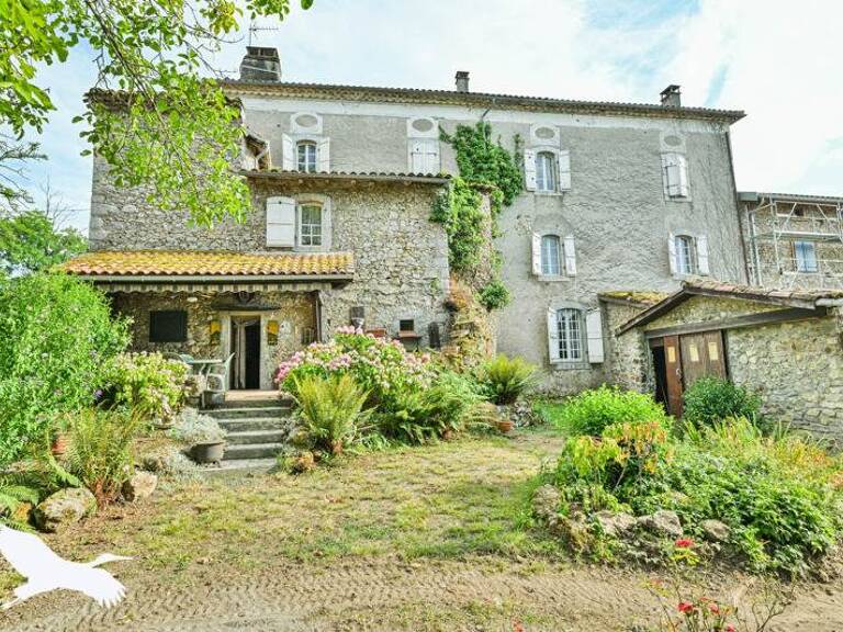Maison en pierre de 10 pièces principales — photo 1