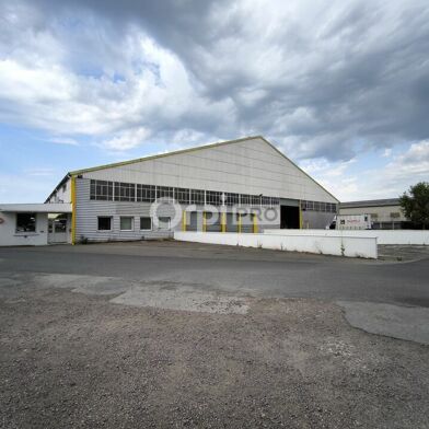 Local industriel  8334 €