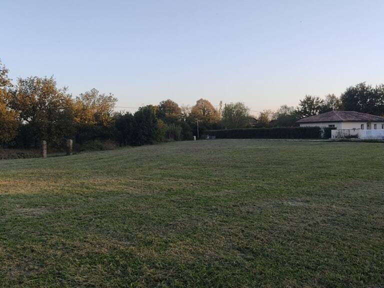 TERRAIN PLAT DE 2408 M² , QUARTIER CALME — photo 1