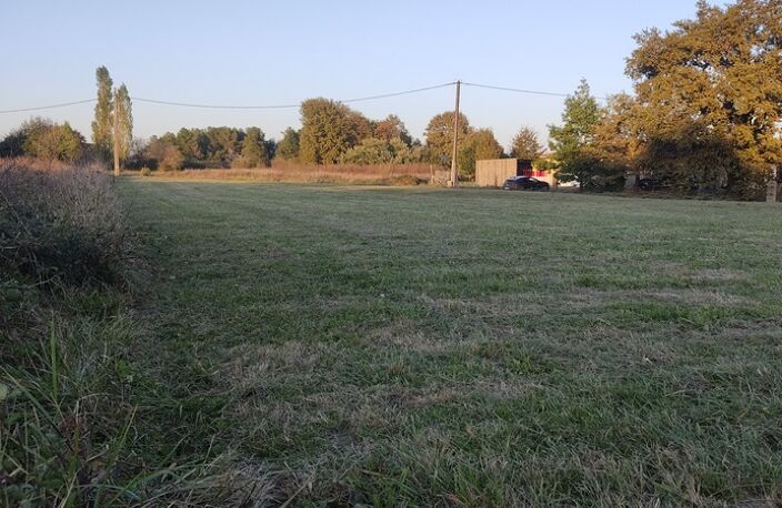 TERRAIN PLAT DE 2408 M² , QUARTIER CALME — photo 2