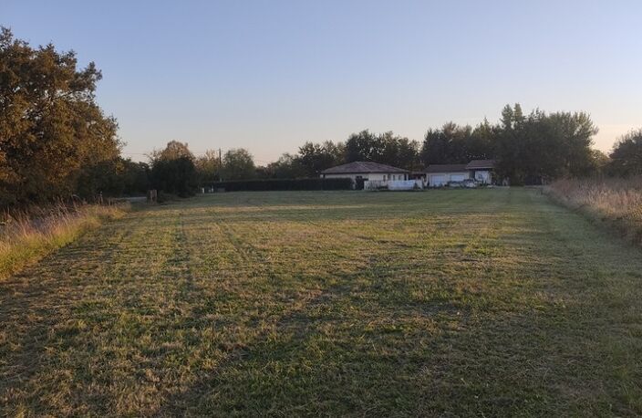 TERRAIN PLAT DE 2408 M² , QUARTIER CALME — photo 4