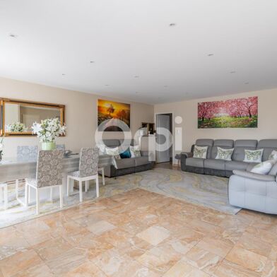 Appartement 5 pièces 223900 €