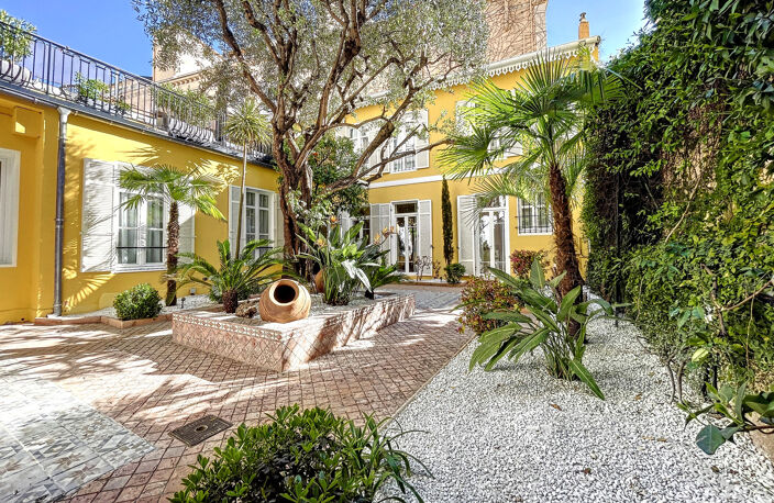 CANNES CENTRE. APPARTEMENT-VILLA AVEC BELLE TERRASSE-JARDIN — photo 3