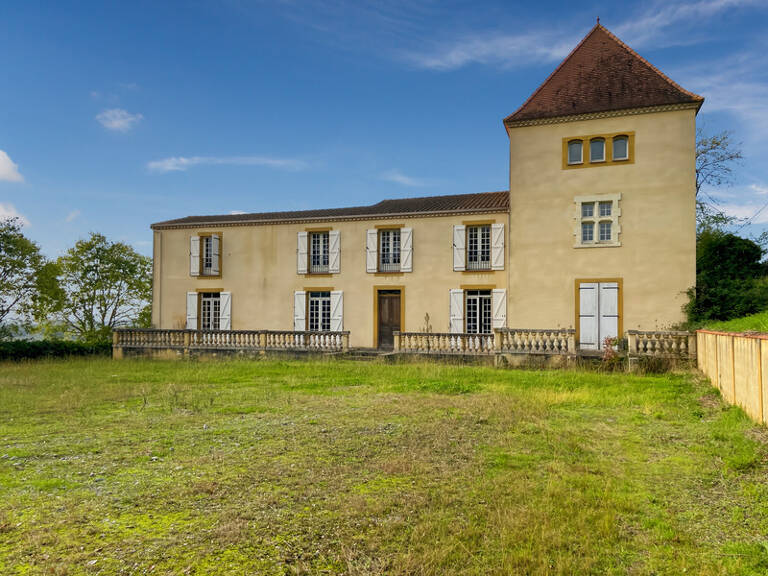 Dpt Gers (32), à vendre Proche de RISCLE château T6 de 327 m² habitables + 580 m² de dépendances attenantes sur 8157 m² de terrain — photo 1